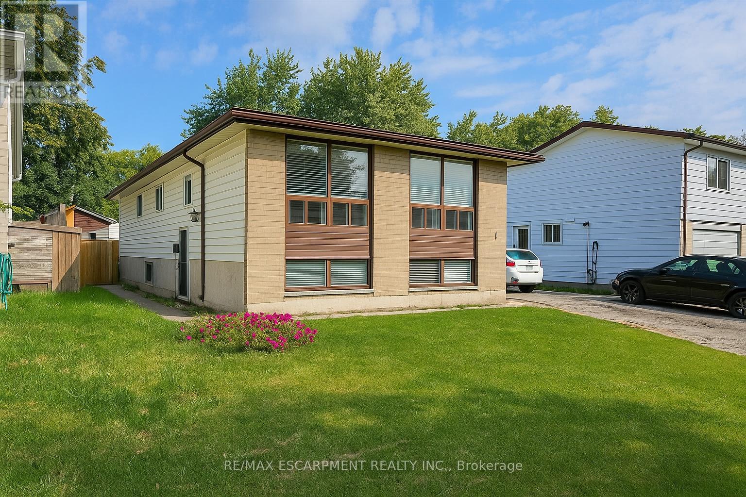 16 Garrow Dr, Hamilton, ON L9C 6G8
