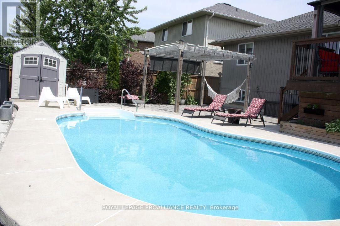 28 Butternut Ct, Belleville, ON K8P 5N2