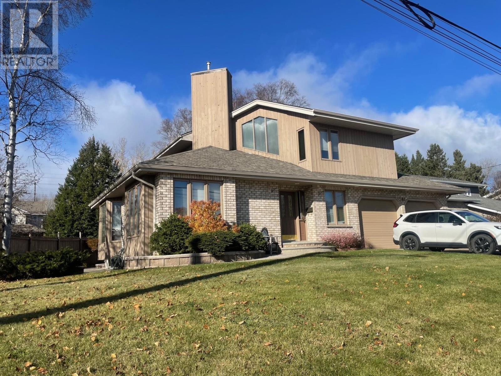 244 Skyline Ave, Thunder Bay, ON P7B 6K7