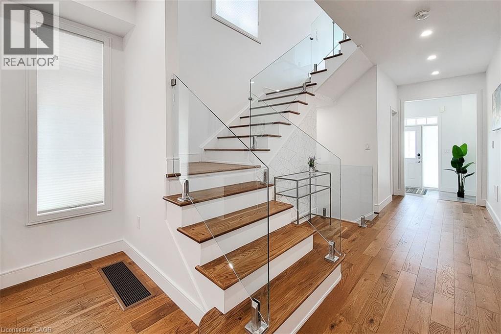 87 Mcknight Ave, Hamilton, ON L8B 0T8