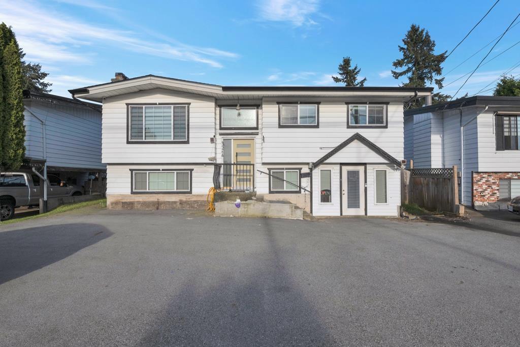 3244 Clearbrook Rd, Abbotsford, BC V2T 4N7