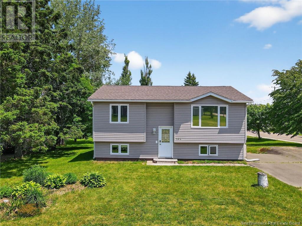 104 Chesley St, Shediac, NB E4P 1N2
