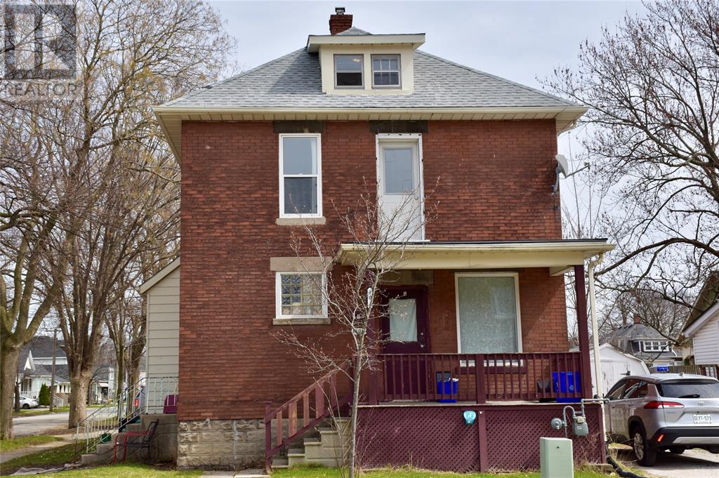 104 Forsyth St, Sarnia, ON N7T 3A7