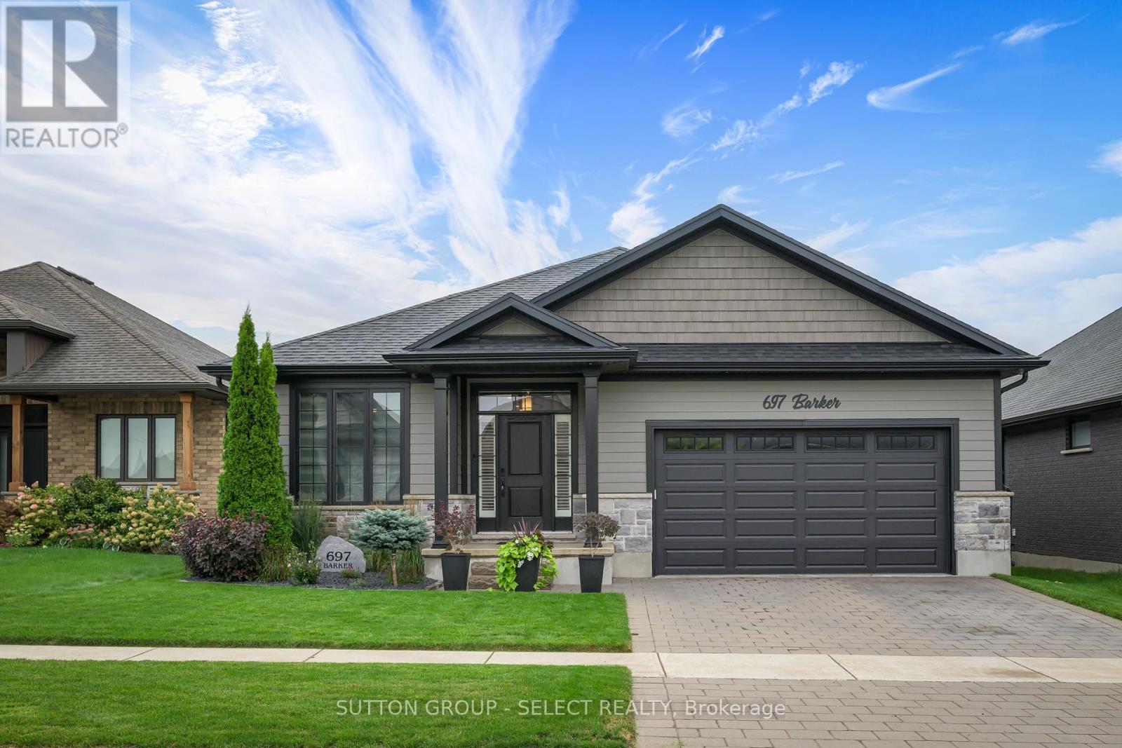 697 Barker St, Strathroy-Caradoc, ON N0L 1W0