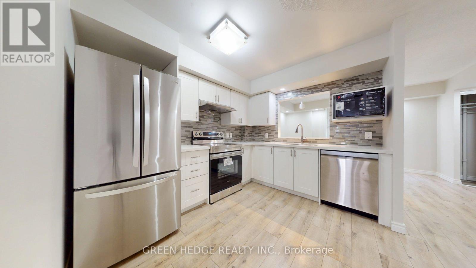 418 12 Douro St, Toronto, ON M6K 0A1