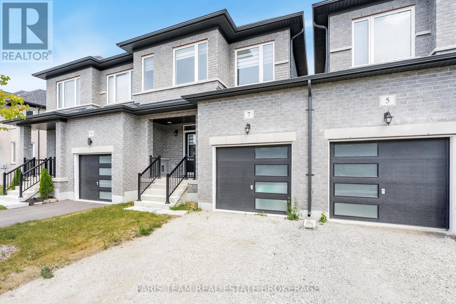 7 Lisa St, Wasaga Beach, ON L9Z 0K9