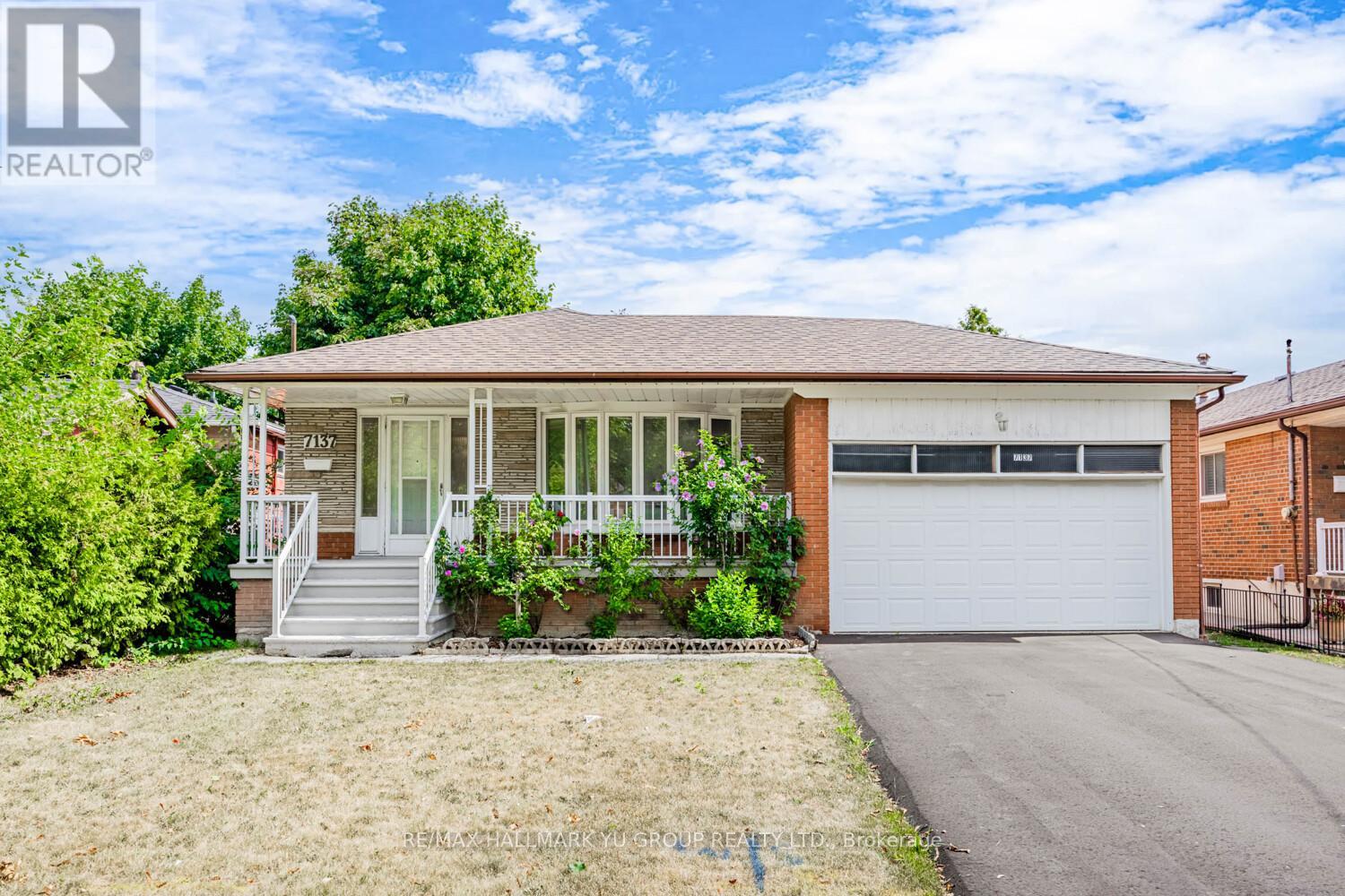7137 Madiera Rd, Mississauga, ON L4T 3A7
