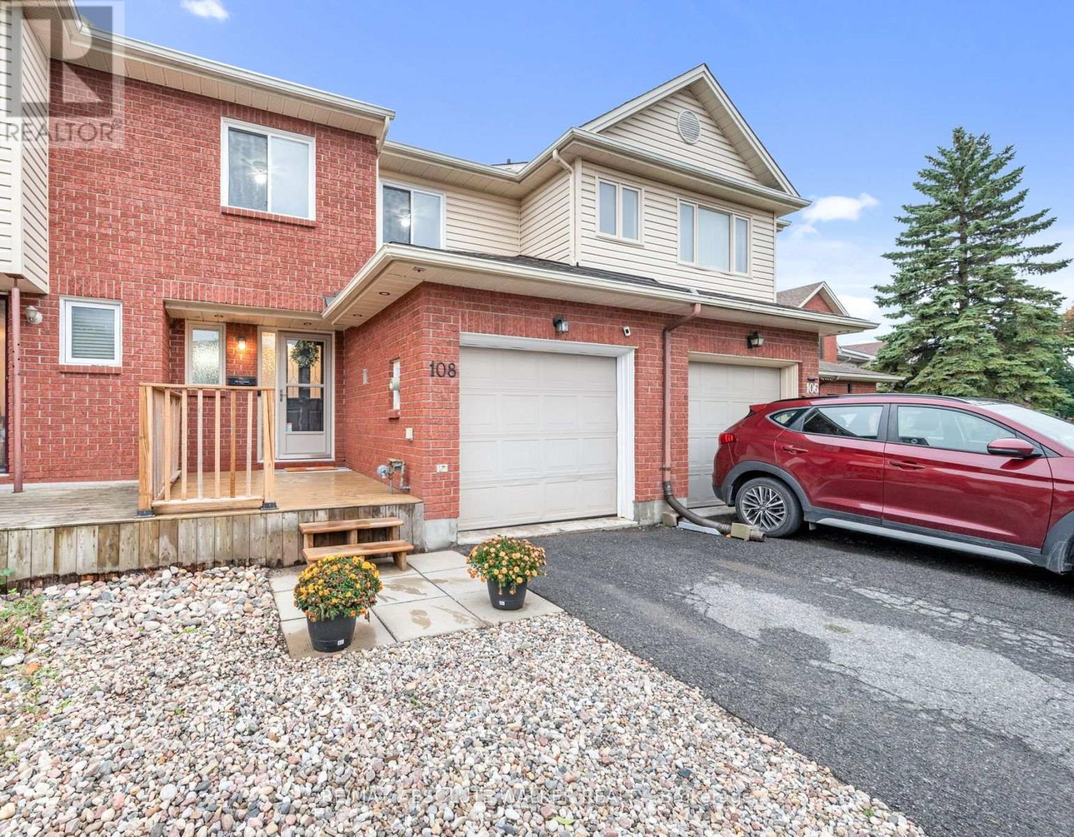 108 Cedarock Dr, Ottawa, ON K2M 2H5