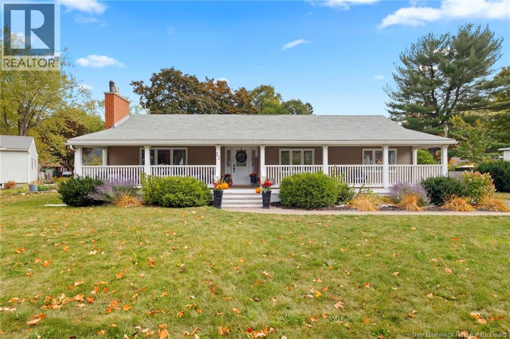 22 Woodfield Cres, Fredericton, NB E3B 2N1