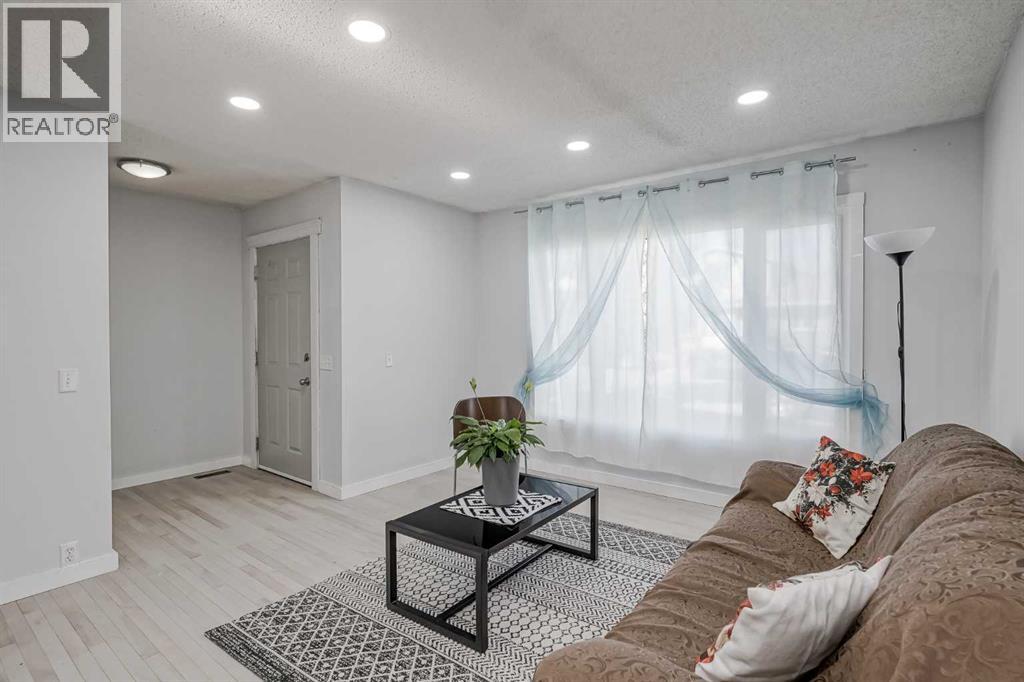 72 Strathcona Cres, Calgary, AB T3H 1L1