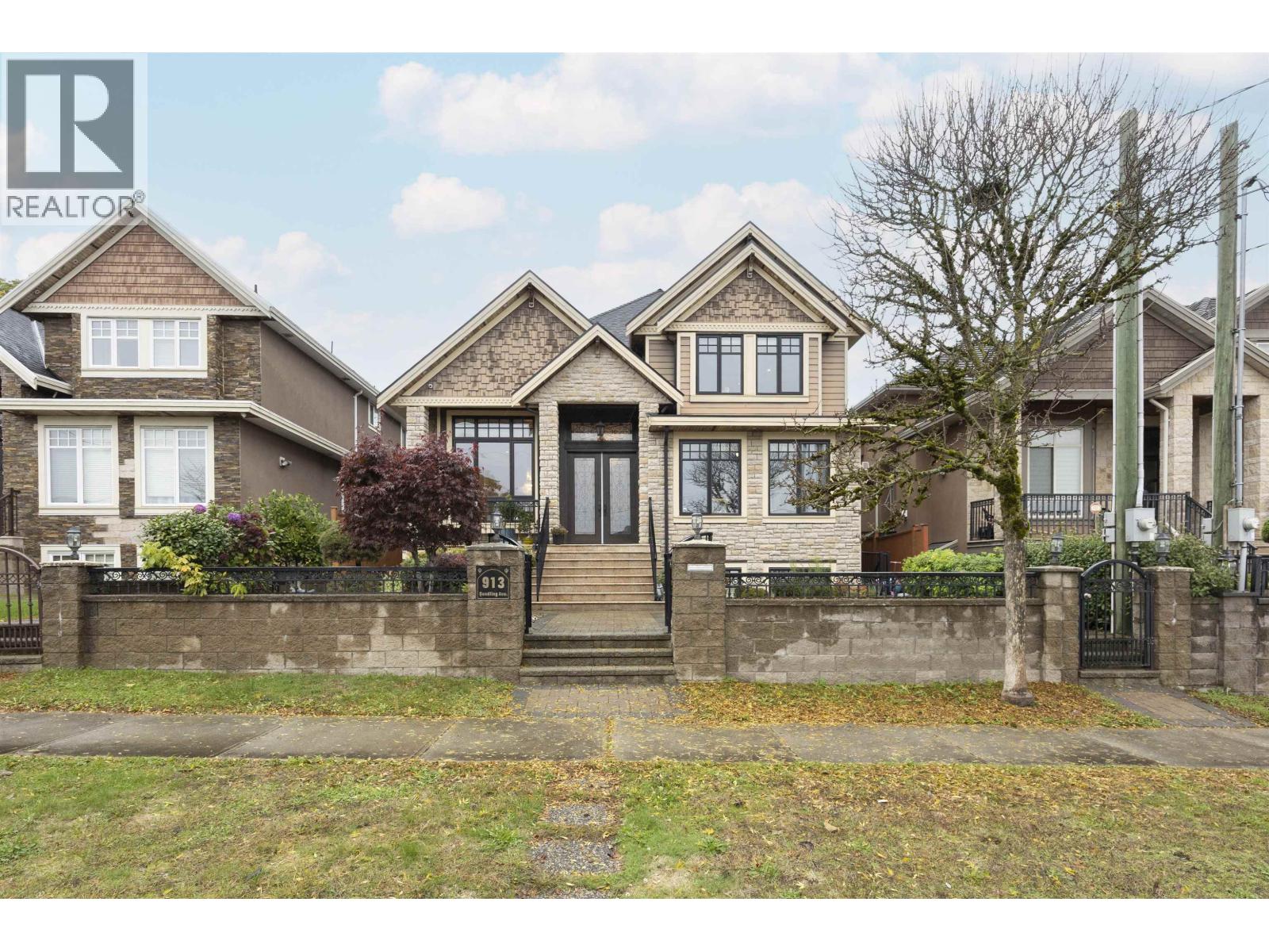 913 Quadling Ave, Coquitlam, BC V3K 2A6