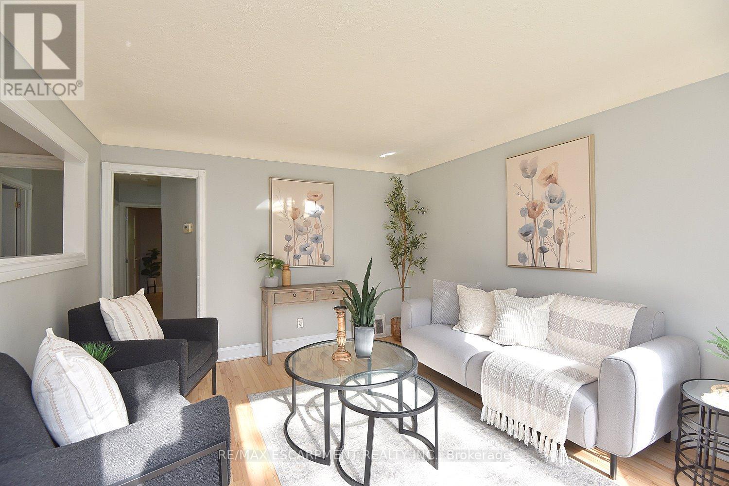 82 E 38th St, Hamilton, ON L8V 4E5