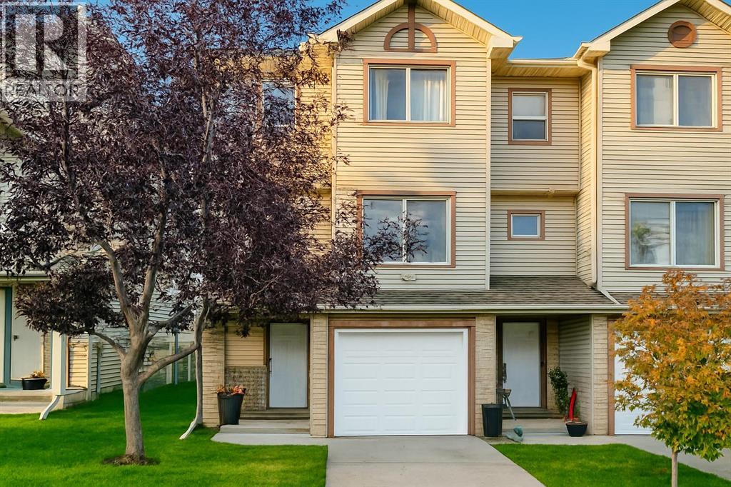 14 Dover Mews SE, Calgary, AB T2B 0B6