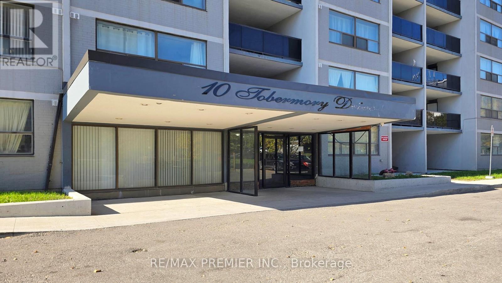 501 10 Tobermory Dr, Toronto, ON M3N 2Y5