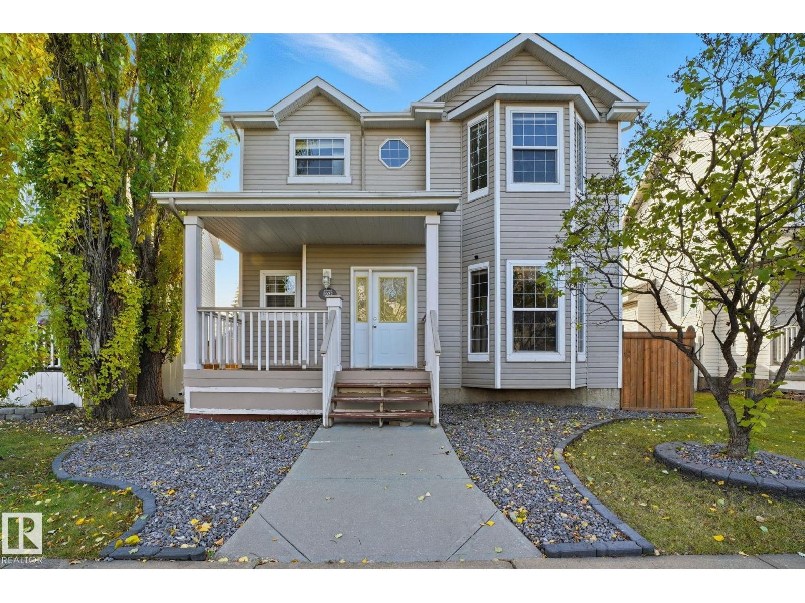 1922 Tanner Wd NW, Edmonton, AB T6R 2S5