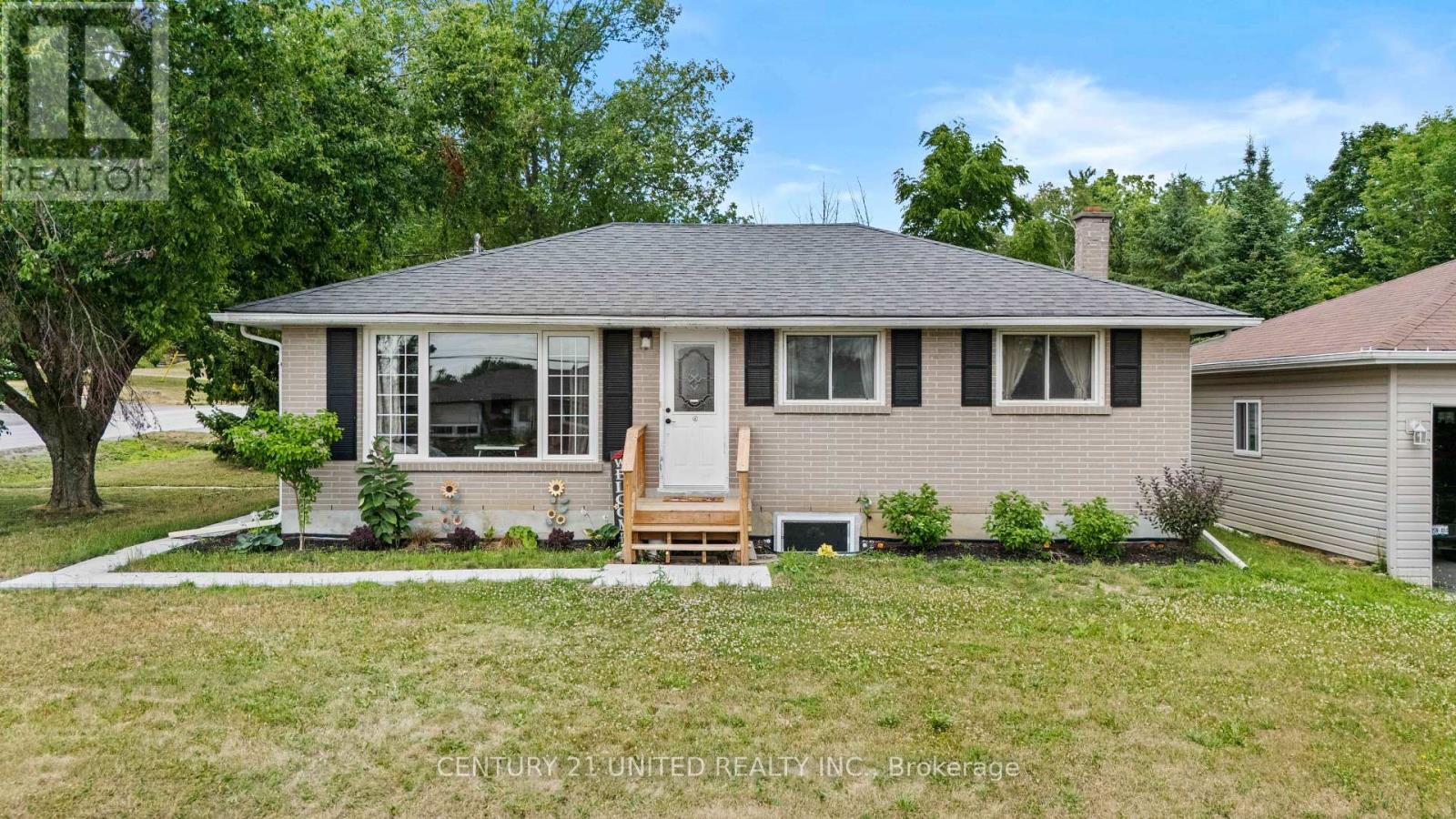 300 Lindan Ave, Selwyn, ON K9L 1K6