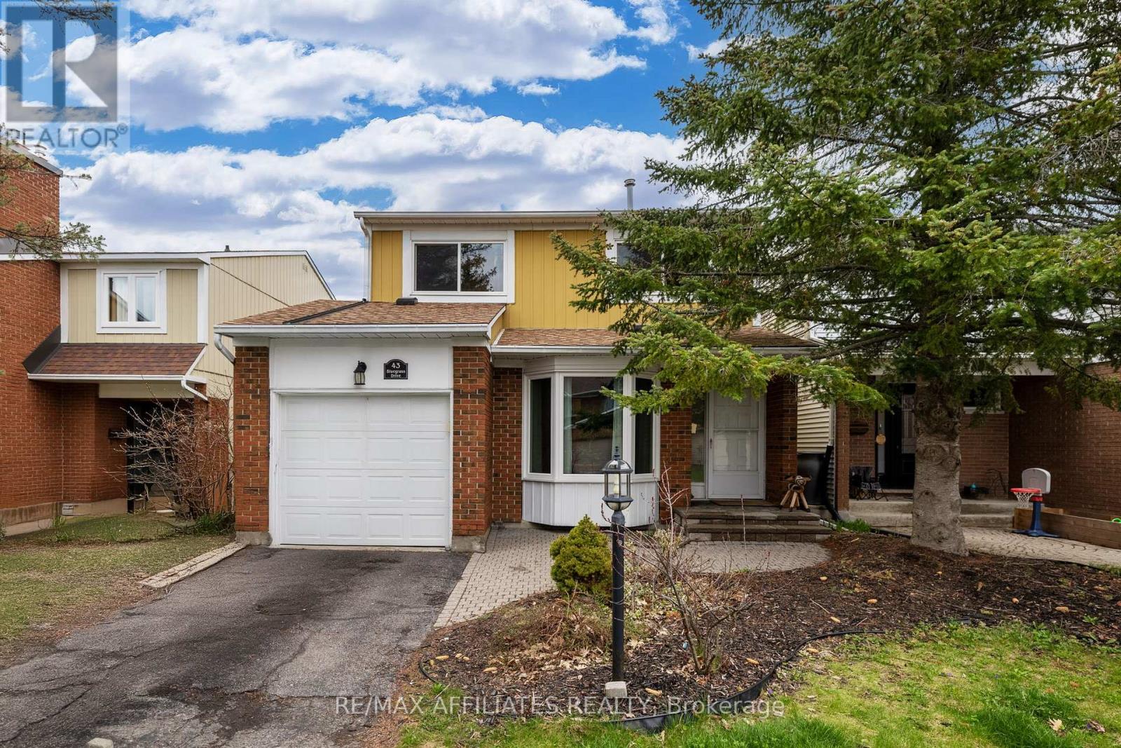 43 Bluegrass Dr, Ottawa, ON K2M 1G2