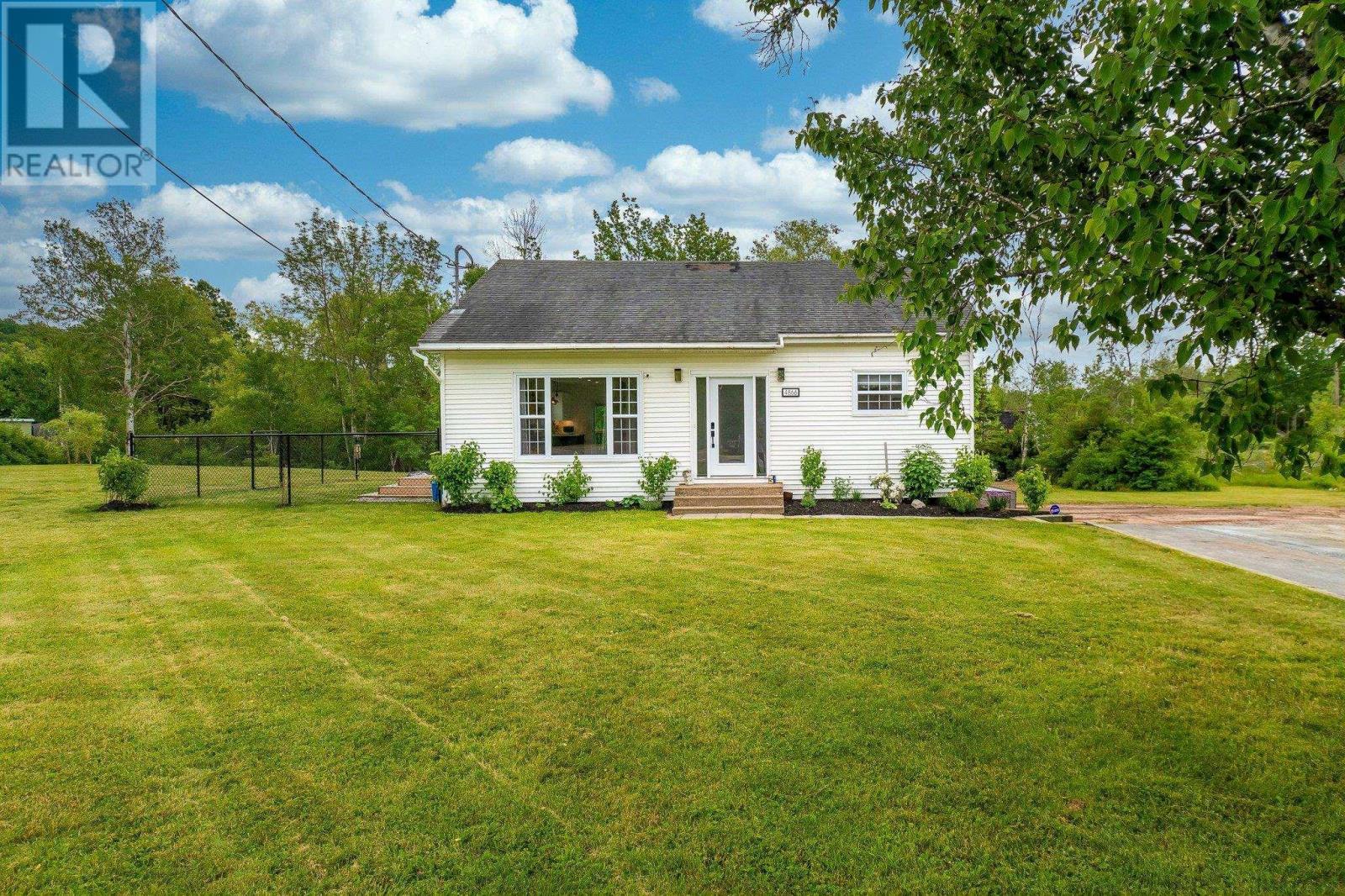 4866 Highway 1, Three Mile Plains, NS B0N 2T0