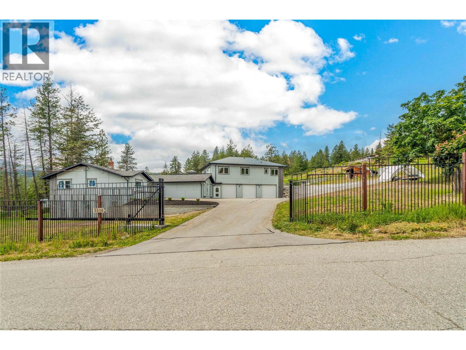 5308 Law St, Peachland, BC V0H 1X8