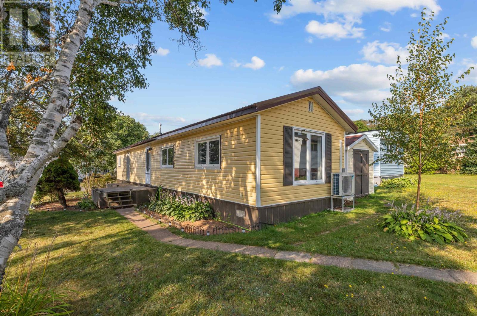 2 Manor Dr, Charlottetown, PE C1A 6R3