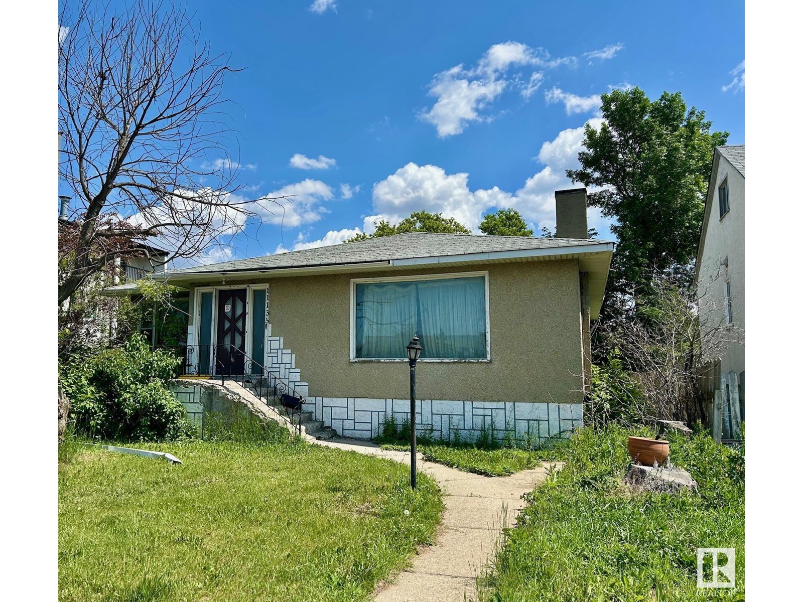 11135 Groat Rd NW, Edmonton, AB T5M 3K1