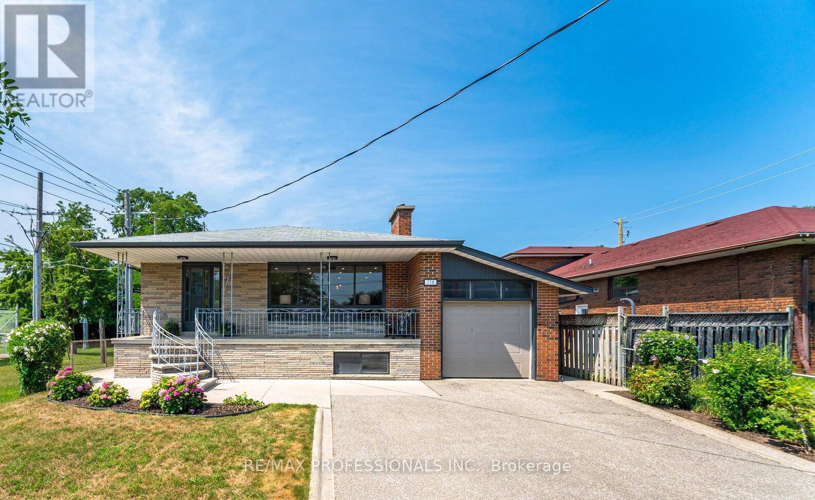 718 Royal York Rd, Toronto Stonegate-queensway, ON M8Y 2T5