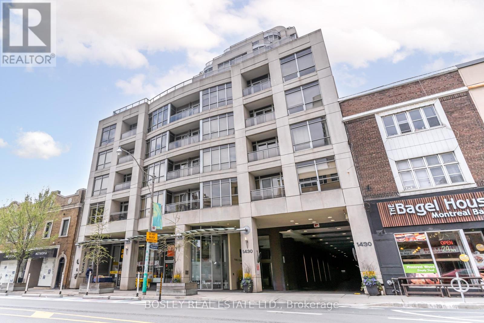 205 1430 Yonge St, Toronto, ON M4T 1Y5