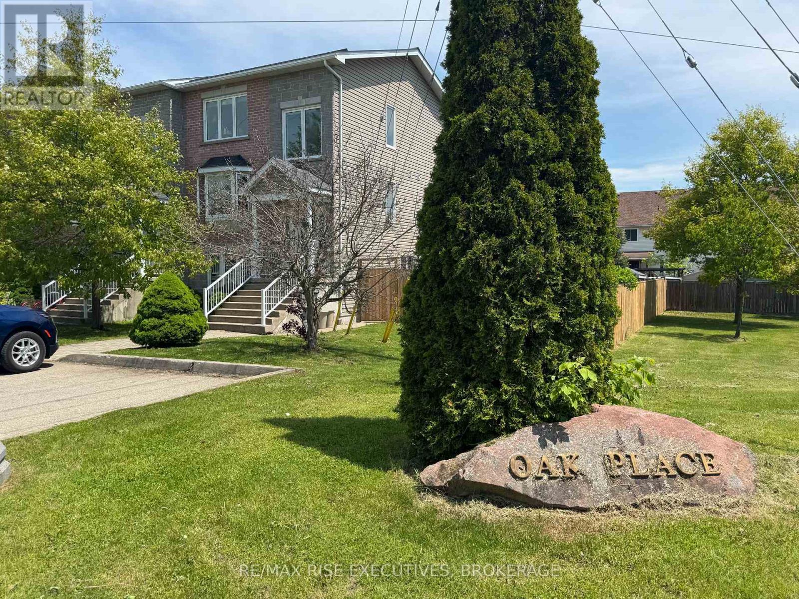 211 Oak St, Gananoque, ON K7G 2R5