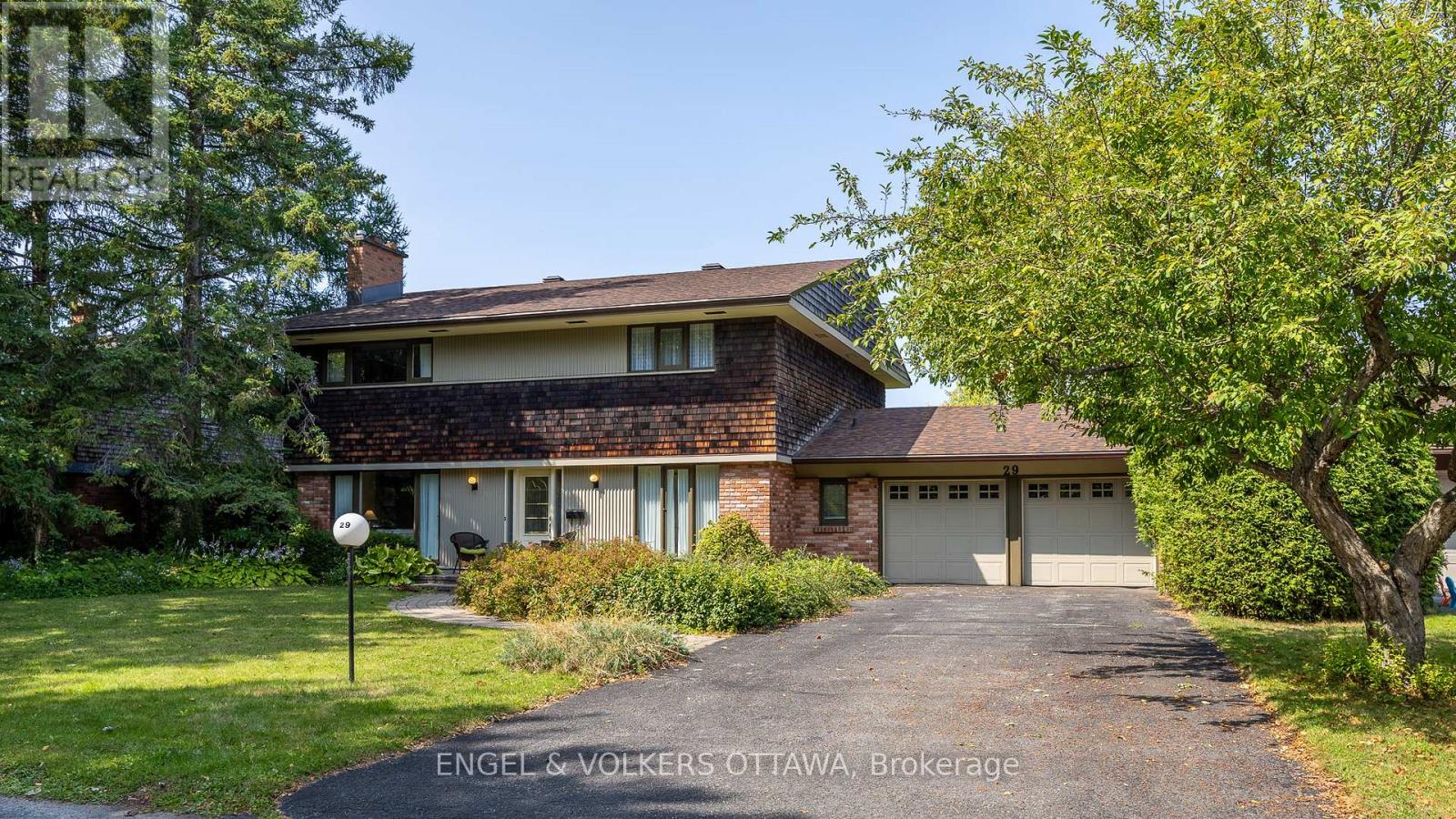 29 Milne Cres, Ottawa, ON K2K 1H7