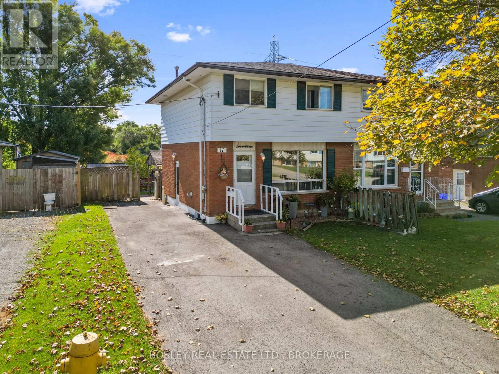17 Deerfield Pkwy, Thorold, ON L2V 4A9