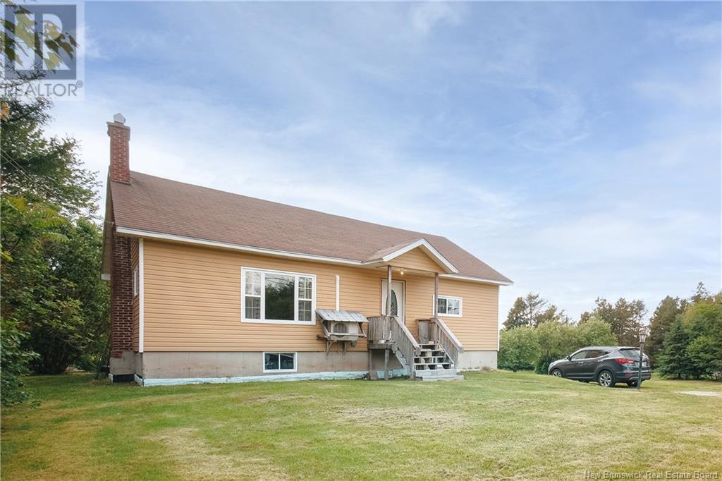 825 Sanatorium Rd, The Glades, NB E4J 1W6