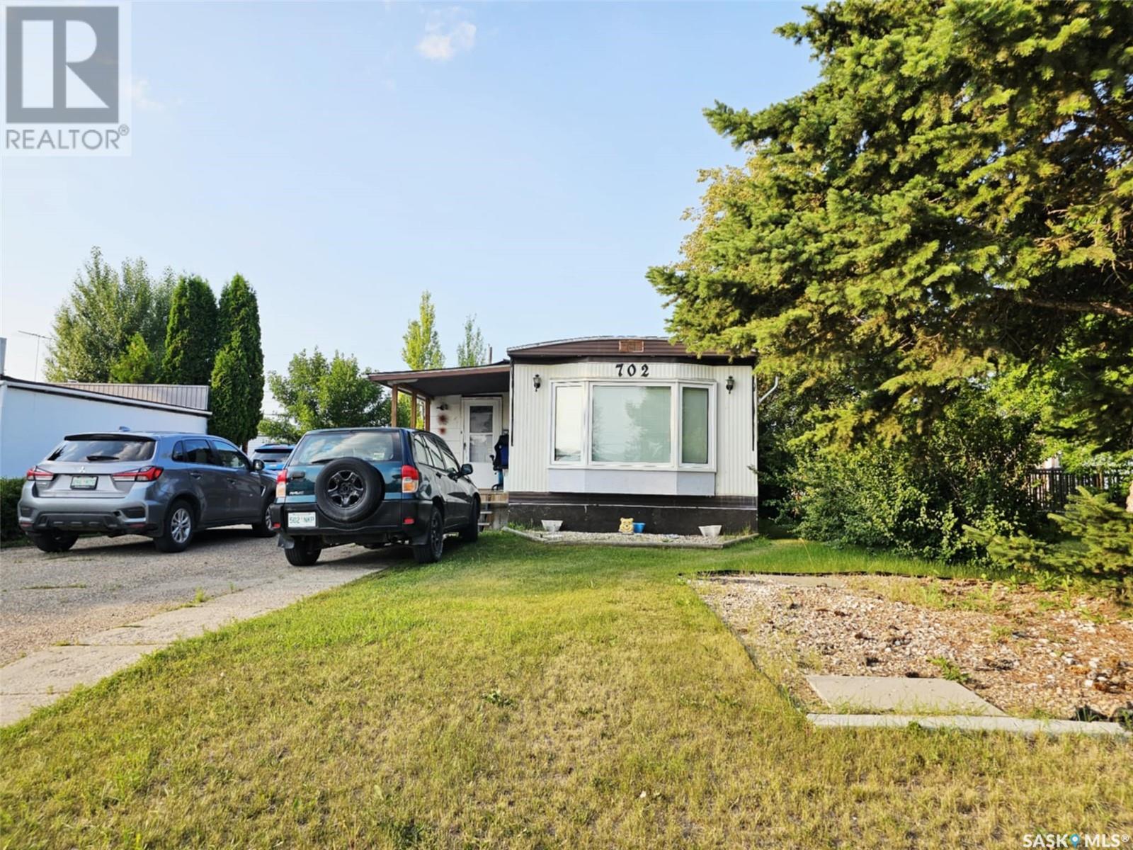702 Fifth Ave W, Melville, SK S0A 2P0