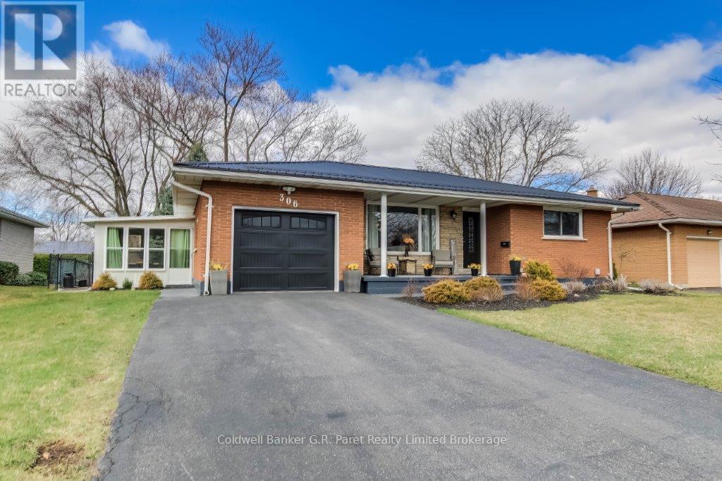 306 Adams Ave, Norfolk Delhi, ON N4B 2Y5