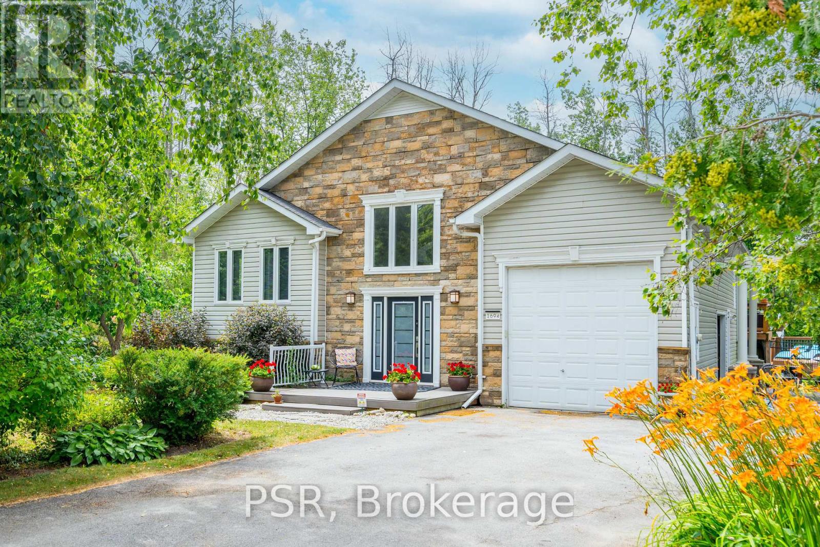 1694 Edgewood Ave, Innisfil, ON L9S 4M3