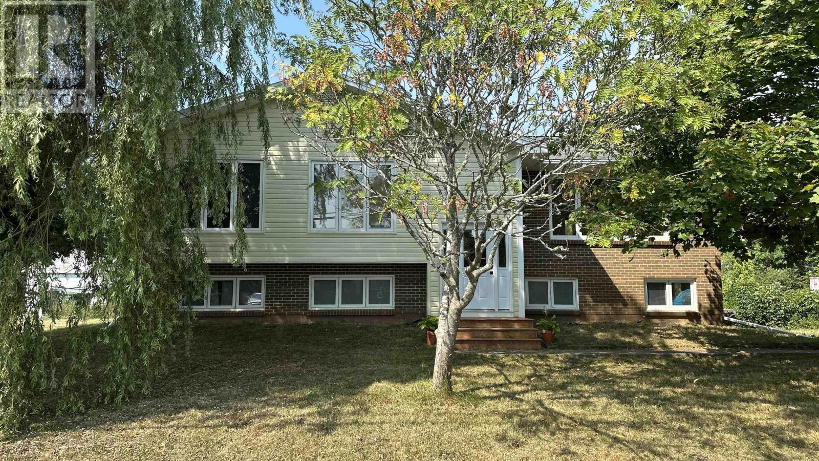 18 Alderney Dr, Enfield, NS B2T 1J7