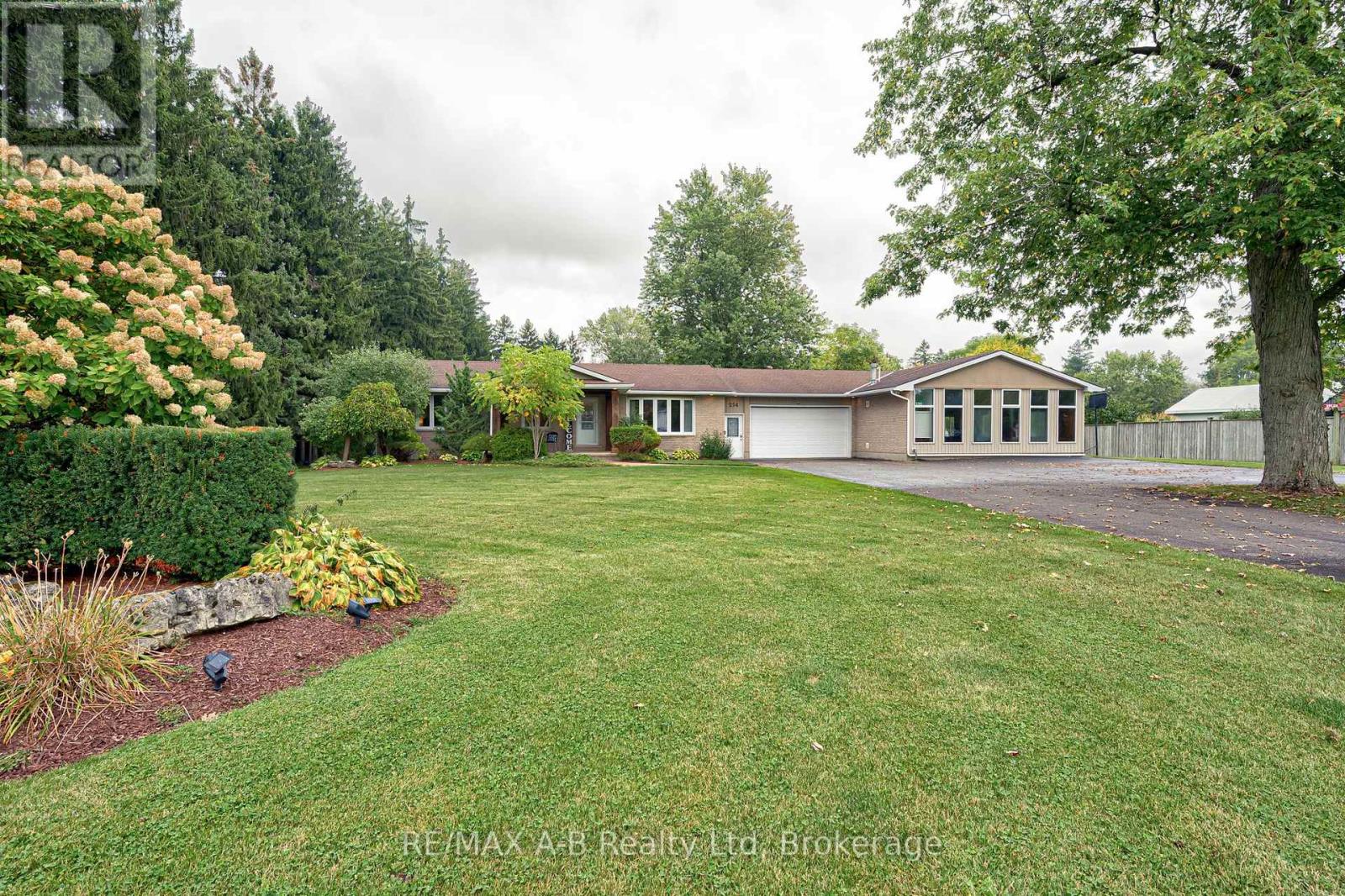 254 Boyce St, Perth South, ON N0K 1X0