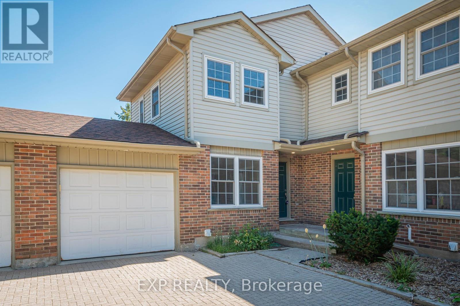 8 250 Keats Way, Waterloo, ON N2L 6J5
