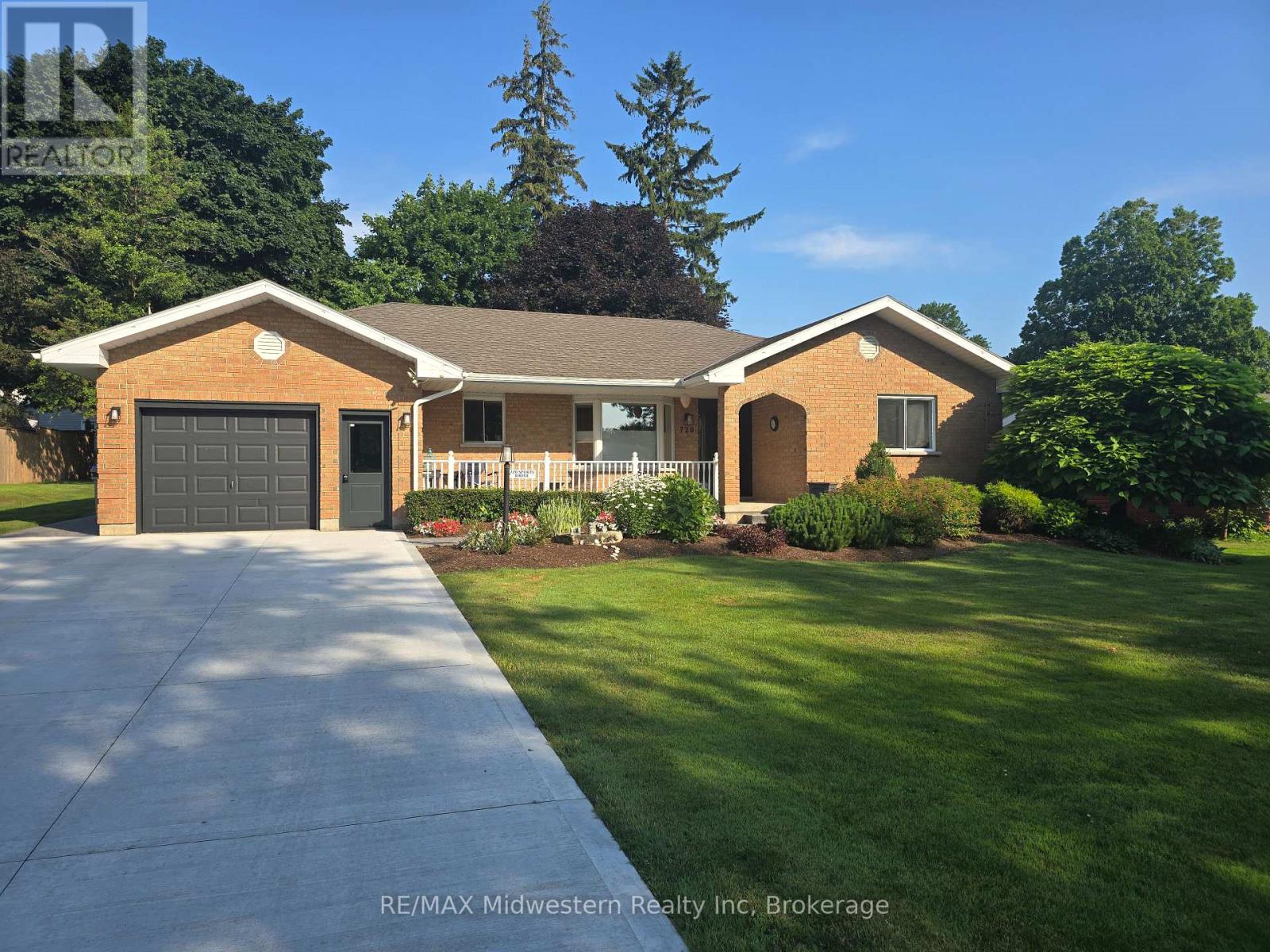720 Sports Dr, Huron East, ON N0G 1H0