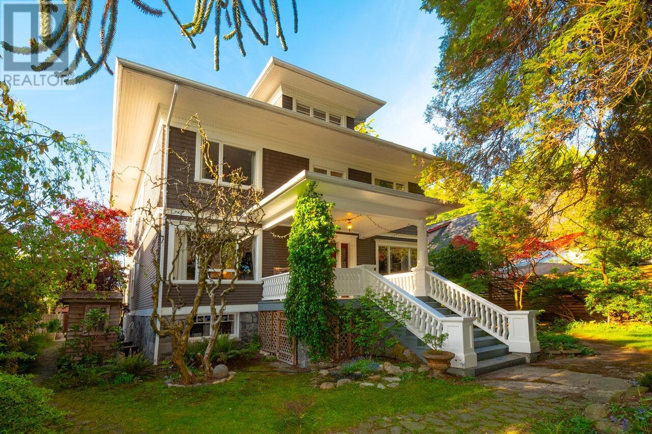 1859 Napier St, Vancouver, BC V5L 2N4