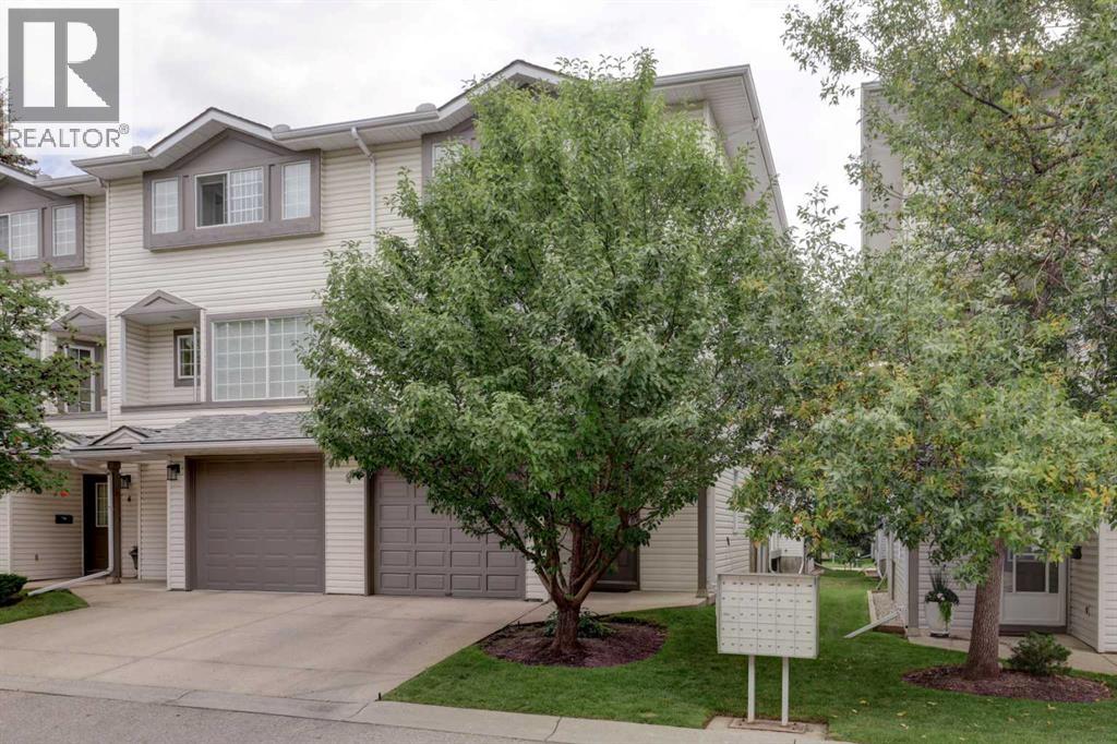 8 Kingsland Villas SW, Calgary, AB T2V 5J9
