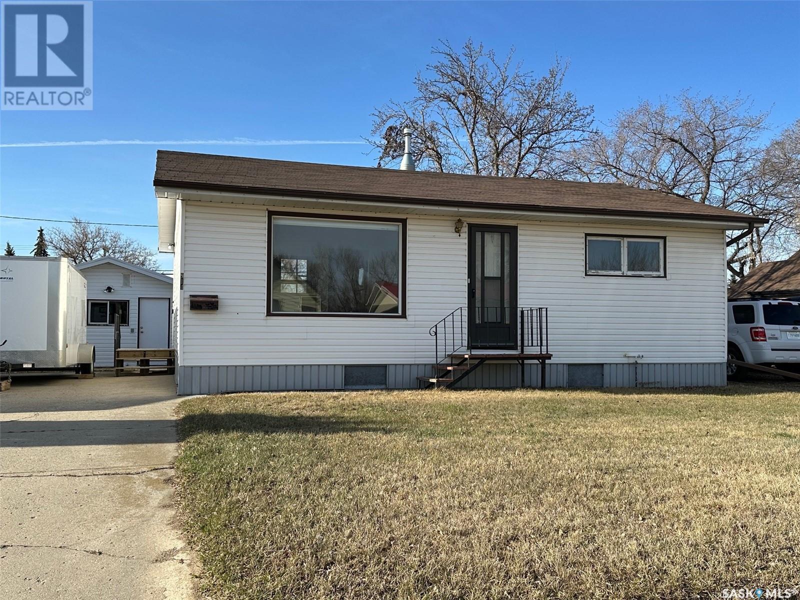 914 George St, Estevan, SK S4A 1M6