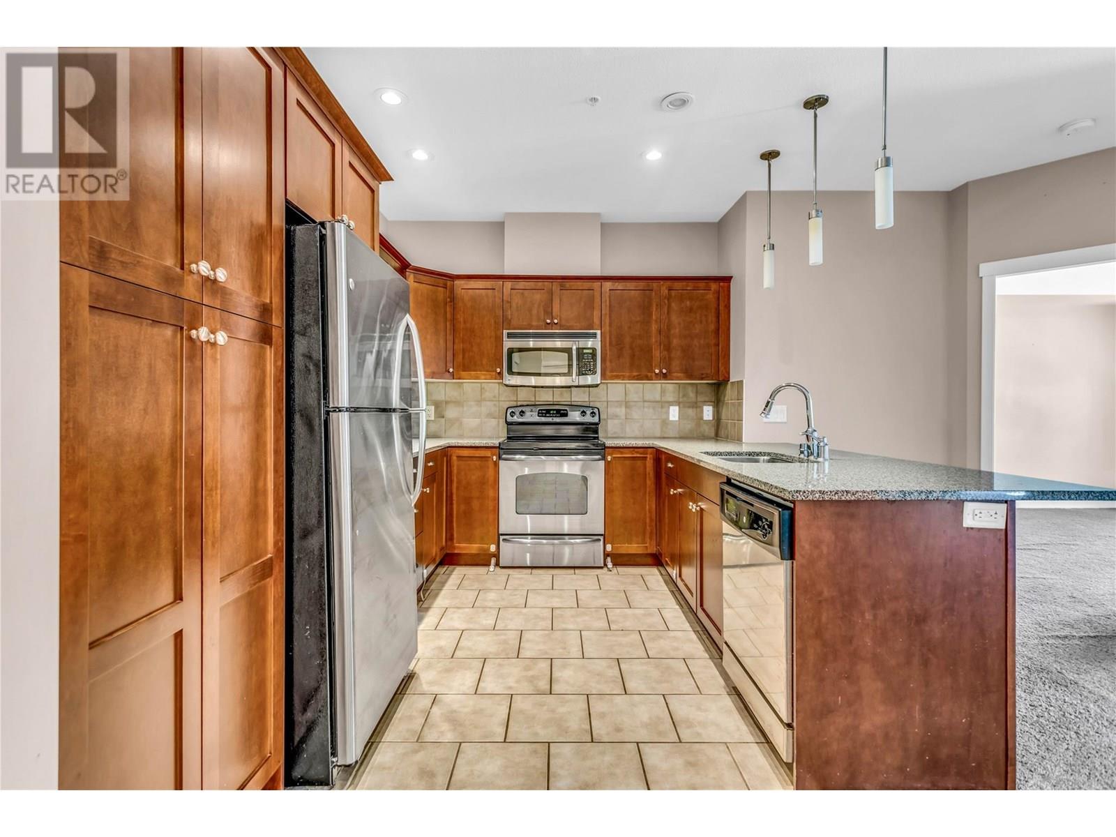 1990 Upper Sundance Drive Unit 3215, West Kelowna, BC V4T 3E7