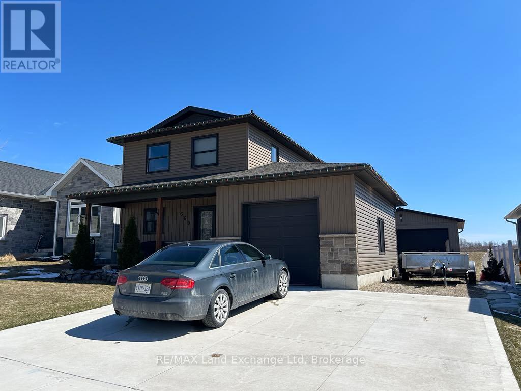 660 Gloria St, North Huron Blyth, ON N0G 2W0