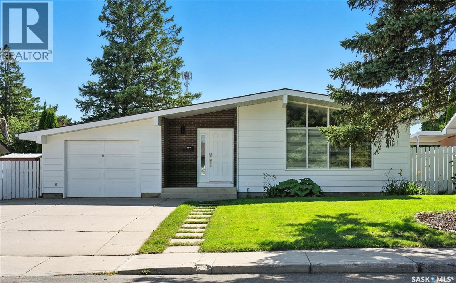 3707 Balfour St, Saskatoon, SK S7H 3Z5