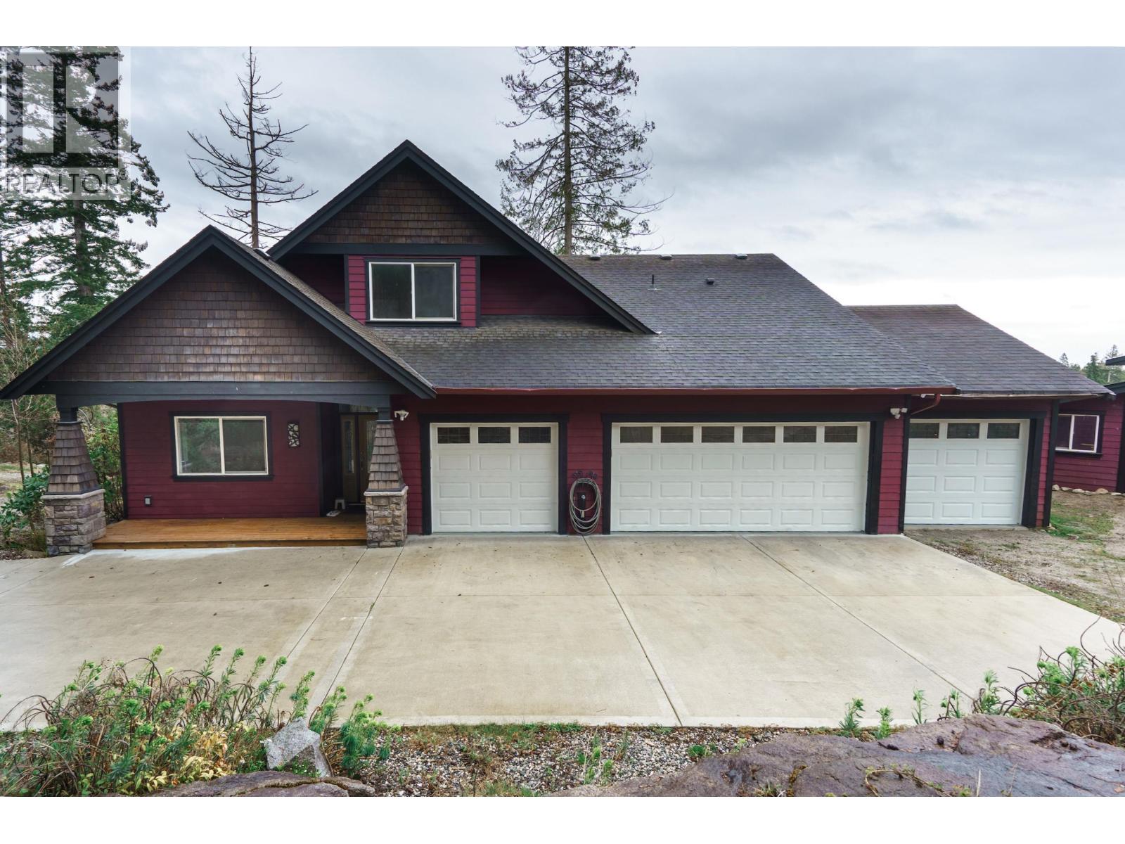 5628 Medusa Pl, Sechelt, BC V0N 3A3