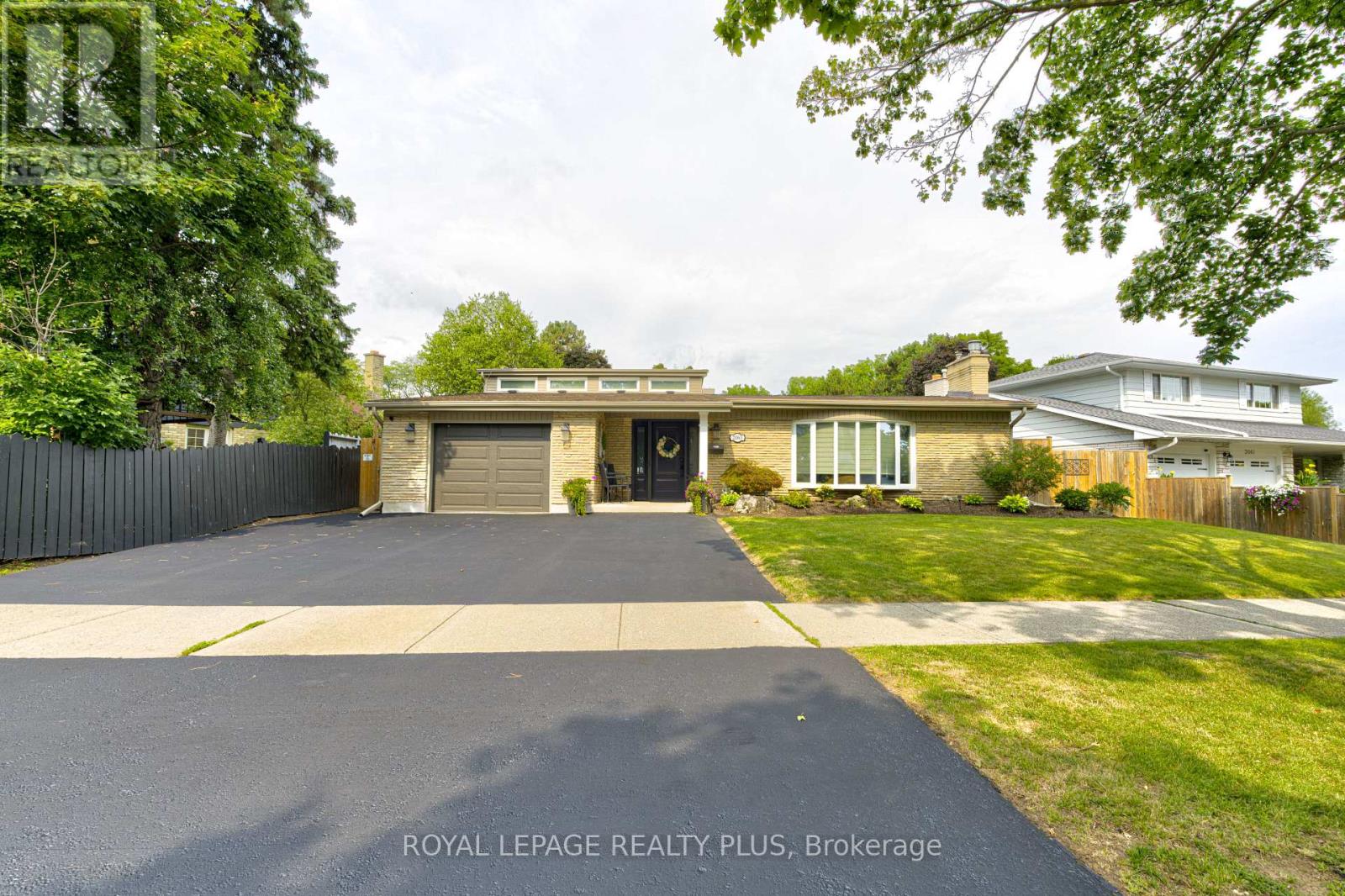 2063 Cavendish Dr, Burlington, ON L7P 1Y9