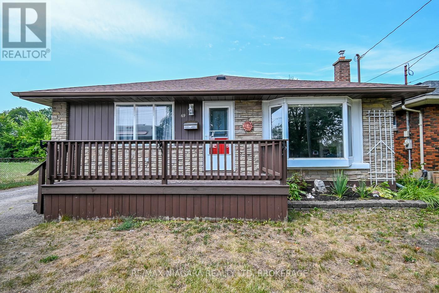 69 Golden Blvd W, Welland, ON L3B 3Z4