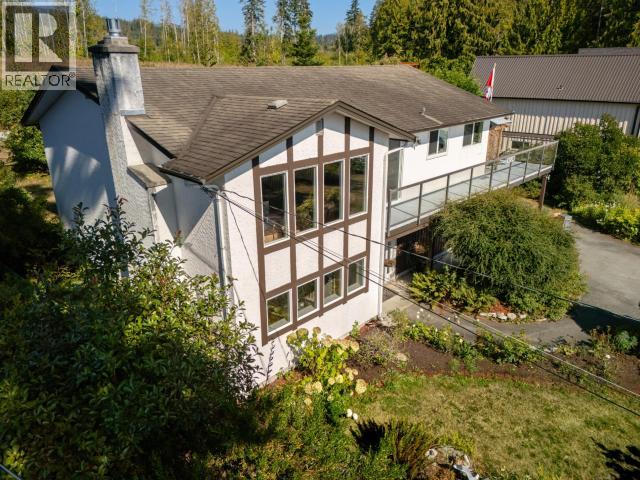 8230 Centennial Dr, Powell River, BC
