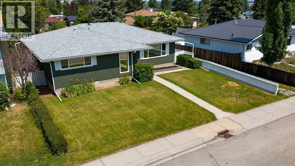 1004 Cantabrian Dr SW, Calgary, AB T2W 1L7