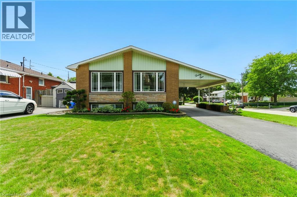 24 Meadowlark Dr, Hamilton, ON L9A 2K6